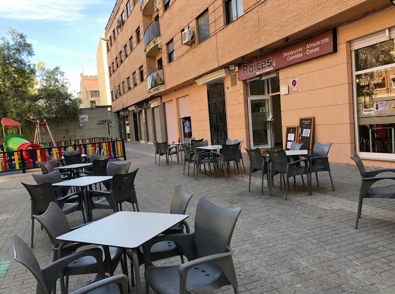 Terraza de Raíces Bar en Benetússer